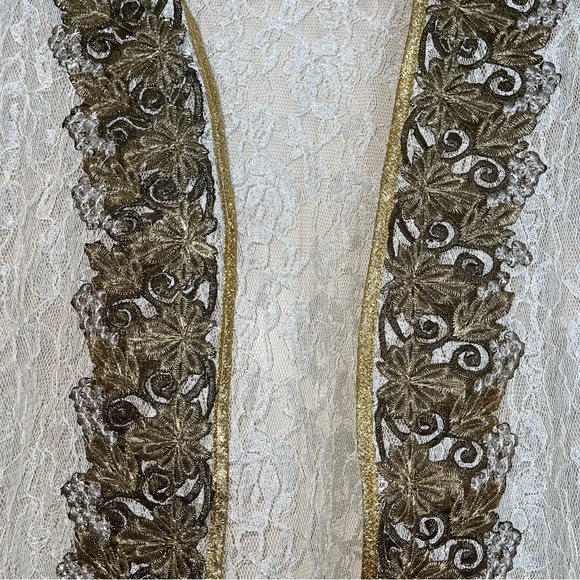 Elegant Morrocan, kaftan gown, white embroidered with gold, trim, dress and vest - Picture 11 of 14